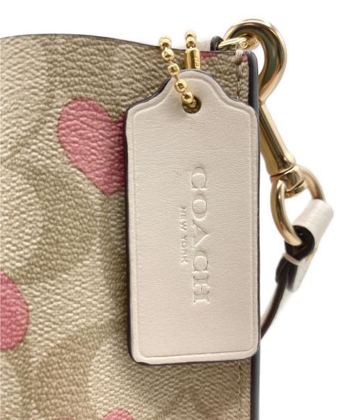 COACH（コーチ）COACH (コーチ) モリーバケットバッグ22 シグネチャー キャンバス ハート プリント ベージュ×ピンクの古着・服飾アイテム
