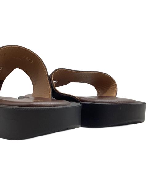 Caminando（カミナンド）Caminando (カミナンド) THONG PLATFORM　サンダル ブラウン×ブラック サイズ:7の古着・服飾アイテム