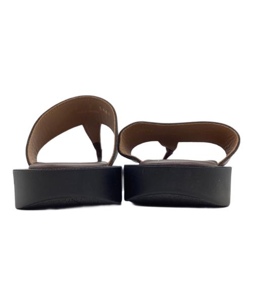 Caminando（カミナンド）Caminando (カミナンド) THONG PLATFORM　サンダル ブラウン×ブラック サイズ:7の古着・服飾アイテム