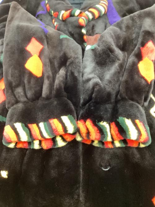 SAGA MINK（サガミンク）SAGA MINK (サガミンク) 刺繍コート ブラック サイズ:Fの古着・服飾アイテム