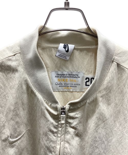NikeLab（ナイキラボ）NikeLab (ナイキラボ) Fear Of God (フィア・オブ・ゴッド) M NRG W BASKETBALL JACKET アイボリー サイズ:Lの古着・服飾アイテム