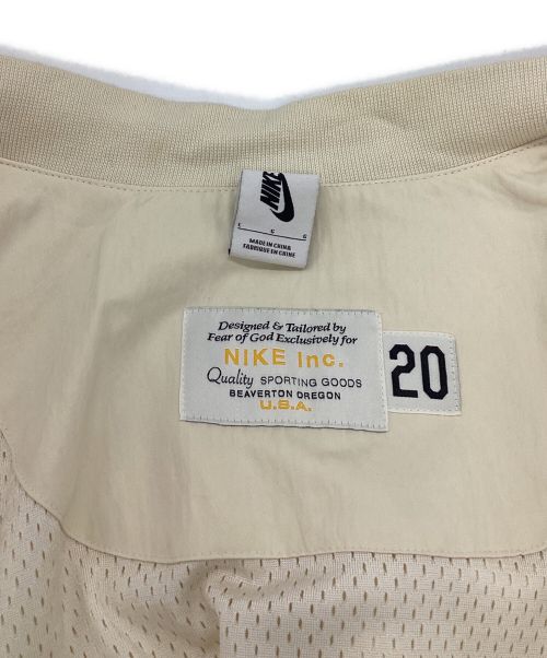 NikeLab（ナイキラボ）NikeLab (ナイキラボ) Fear Of God (フィア・オブ・ゴッド) M NRG W BASKETBALL JACKET アイボリー サイズ:Lの古着・服飾アイテム