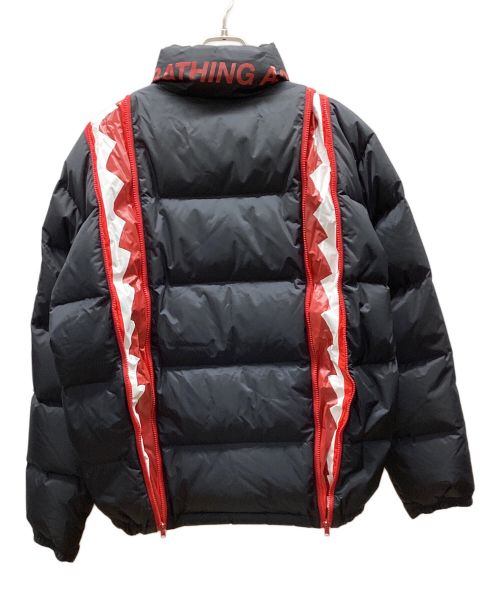 A BATHING APE（アベイシングエイプ）A BATHING APE (アベイシングエイプ) ダウンジャケット レッド×ブラック サイズ:Lの古着・服飾アイテム