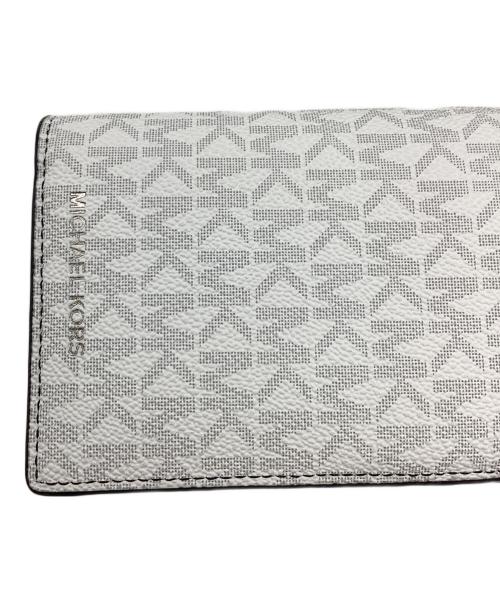 MICHAEL KORS（マイケル・コース）MICHAEL KORS (マイケルコース) COOPER バイフォールド カードケース - MKシグネチャー ホワイトの古着・服飾アイテム