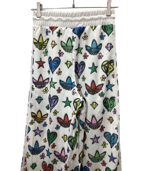 adidas（アディダス）adidas (アディダス) JEREMY SCOTT (ジェレミースコット) Jeremy Scott Monogram Wide-Leg Track Pants（ジェレミースコットモノグラムワイドトラックパンツ） ホワイト サイズ:Sの古着・服飾アイテム