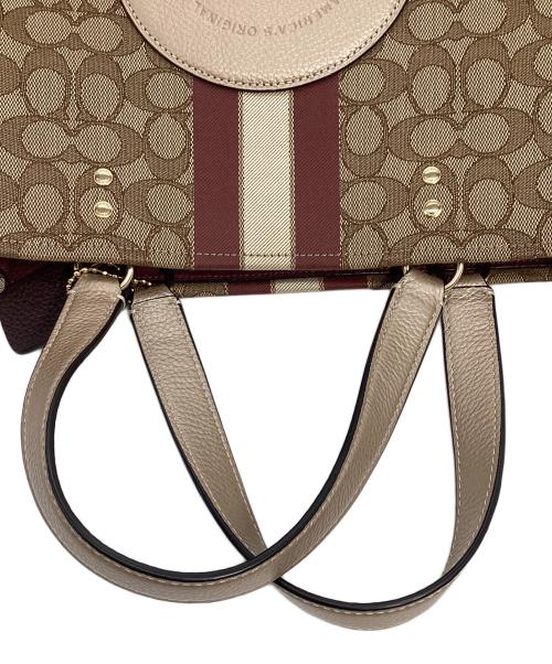 COACH（コーチ）COACH (コーチ) デンプシー トート 40 シグネチャー ジャカード ストライプ アンド コーチ パッチ ブラウンの古着・服飾アイテム
