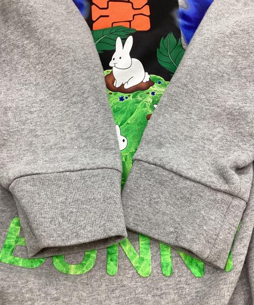 J.W.ANDERSON（ジェイダブリューアンダーソン）J.W.ANDERSON (ジェイダブリューアンダーソン) グレーハッピーバニースウェットシャツクルーネック グレー サイズ:Mの古着・服飾アイテム