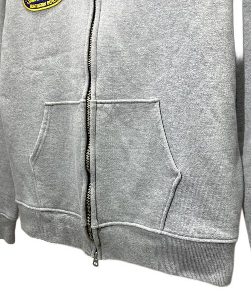 cheswick（チェスウィック）cheswick (チェスウィック) LOONEY TUNES (ルーニーチューンズ) ジップパーカー グレー サイズ:Lの古着・服飾アイテム