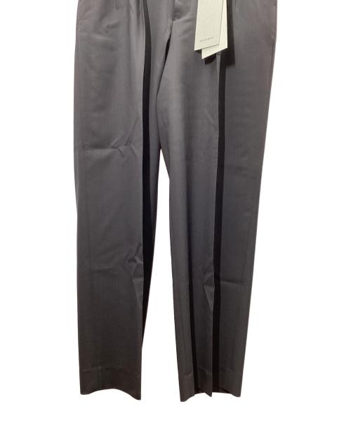 MARKAWARE（マーカウェア）MARKAWARE (マーカウェア) CLASSIC FIT DOUBLE PLEATED TROUSERS グレー サイズ:3 未使用品の古着・服飾アイテム