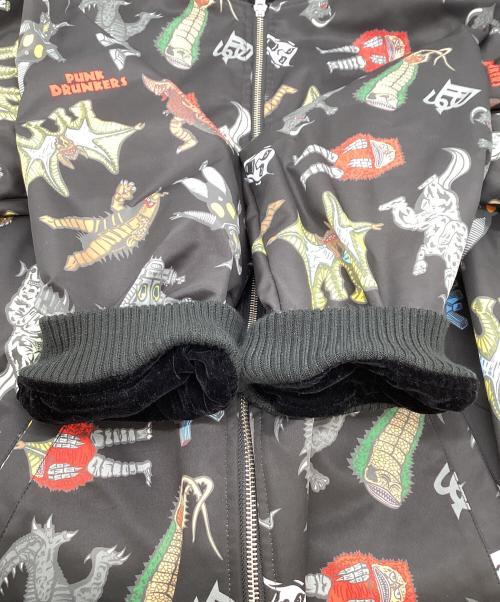 PUNK DRUNKERS（パンクドランカーズ）PUNK DRUNKERS (パンクドランカーズ) 円谷プロ (ツブラヤプロ) ウルトラ怪獣JKT ブラック サイズ:XLの古着・服飾アイテム