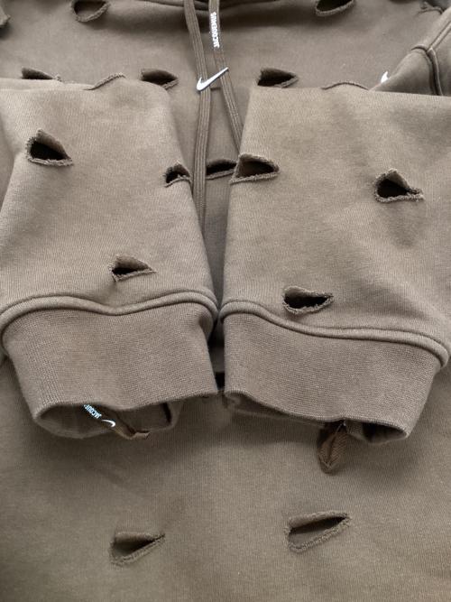 NIKE（ナイキ）NIKE (ナイキ) JACQUEMUS (ジャックムス) Swoosh Hoodie プルオーバーパーカー ブラウン サイズ:XSの古着・服飾アイテム