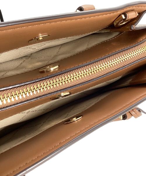 MICHAEL KORS（マイケル・コース）MICHAEL KORS (マイケル・コース) MICHAEL KORS　SHEILA センタージップ サッチェル スモール - MKシグネチャー ブラウン サイズ:　の古着・服飾アイテム
