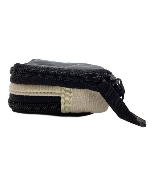 HEAD PORTER（ヘッドポーター）HEAD PORTER (ヘッドポーター) FRAGMENT DESIGN (フラグメントデザイン) honeyee (ハニカム) ポーチ ホワイト×ブラック 未使用品の古着・服飾アイテム