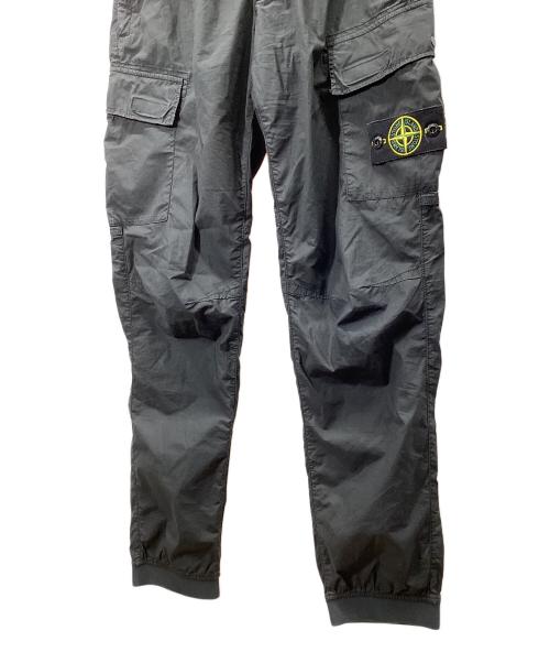 STONE ISLAND（ストーンアイランド）STONE ISLAND (ストーンアイランド) ガーメントダイコットンストレッチシャーリングテーパードカーゴパンツ ブラック サイズ:W31の古着・服飾アイテム