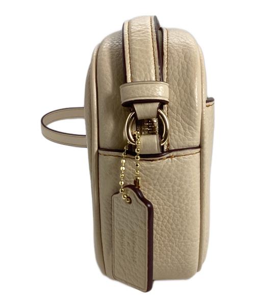 COACH（コーチ）COACH (コーチ) PEANUTS (ピーナッツ) COACH×PEANUTS　ミニ ジェイミー カメラ バッグ・スヌーピー カドル モチーフ アイボリーの古着・服飾アイテム