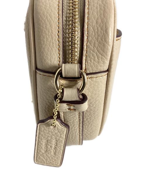 COACH（コーチ）COACH (コーチ) PEANUTS (ピーナッツ) COACH×PEANUTS　ミニ ジェイミー カメラ バッグ・スヌーピー カドル モチーフ アイボリーの古着・服飾アイテム