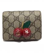 GUCCIグッチ）の古着「GGスプリーム チェリー コンパクトウォレット」｜グレー×レッド