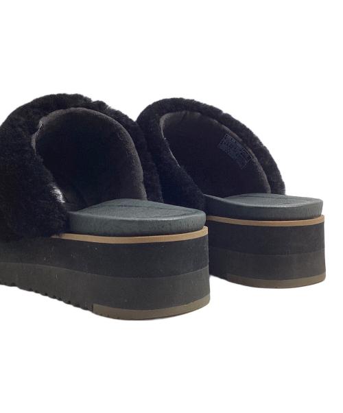 UGG（アグ）UGG (アグ) Fluff Yeah Sandal　フラッフイヤーサンダル ブラック サイズ:25の古着・服飾アイテム
