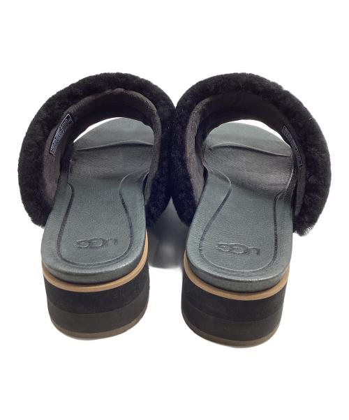 UGG（アグ）UGG (アグ) Fluff Yeah Sandal　フラッフイヤーサンダル ブラック サイズ:25の古着・服飾アイテム