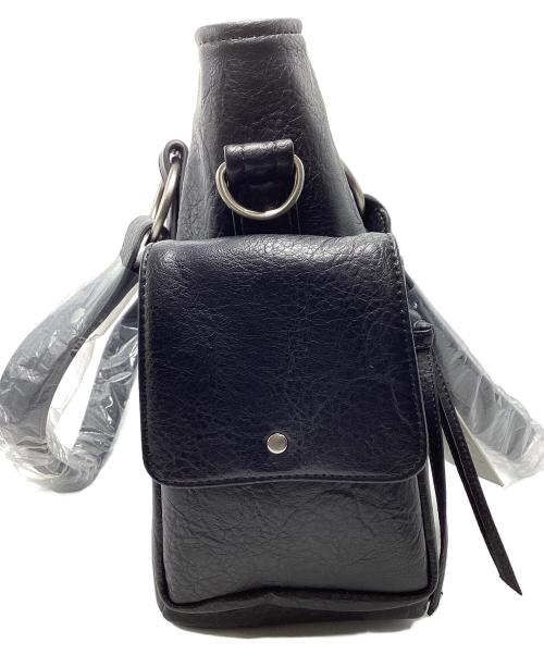 IUGAMAKARAS（イウガマカラス）IUGAMAKARAS (イウガマカラス) Studded Leather Shoulder Bag ブラック 未使用品の古着・服飾アイテム