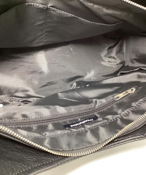 IUGAMAKARAS（イウガマカラス）IUGAMAKARAS (イウガマカラス) Studded Leather Shoulder Bag ブラック 未使用品の古着・服飾アイテム
