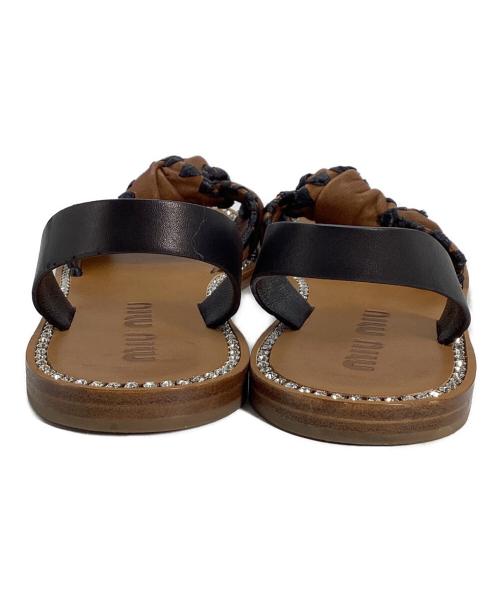 MIU MIU（ミュウミュウ）MIU MIU (ミュウミュウ) ビジューフラットサンダル ブラウン サイズ:37　1/2の古着・服飾アイテム