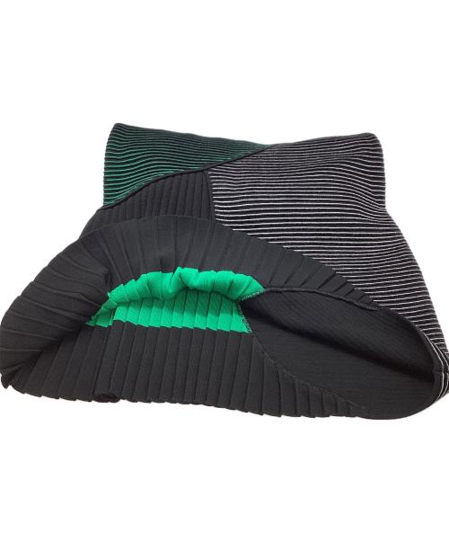 GIORGIO ARMANI（ジョルジオアルマーニ）GIORGIO ARMANI (ジョルジオアルマーニ) 長袖ワンピース グリーン×ブラック サイズ:38の古着・服飾アイテム