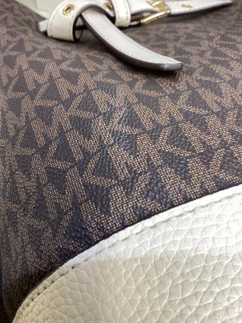 MICHAEL KORS（マイケルコース）MICHAEL KORS (マイケルコース) ショルダーバッグ ブラウンの古着・服飾アイテム