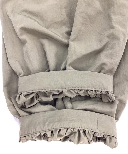 HeRIN.CYE（ヘリンドットサイ）HeRIN.CYE (ヘリンドットサイ) Balloon hem suspender pants オリーブ サイズ:FREEの古着・服飾アイテム