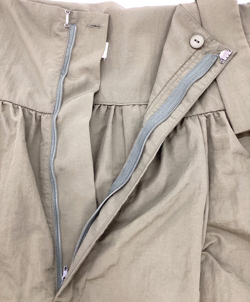 HeRIN.CYE（ヘリンドットサイ）HeRIN.CYE (ヘリンドットサイ) Balloon hem suspender pants オリーブ サイズ:FREEの古着・服飾アイテム