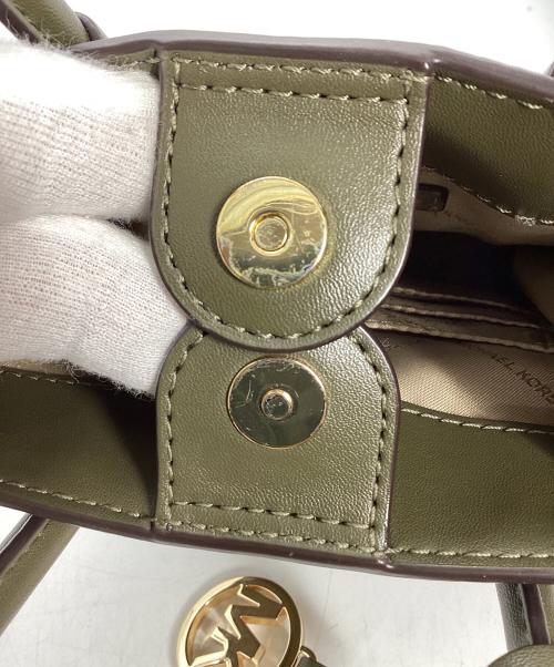 MICHAEL KORS（マイケルコース）MICHAEL KORS (マイケルコース) MICHAEL KORS ショルダーバッグ カーキの古着・服飾アイテム