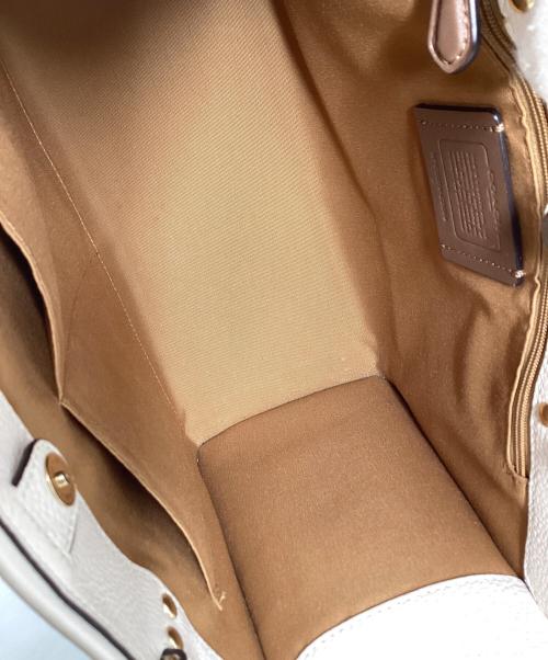 COACH（コーチ）COACH (コーチ) デンプシーキャリーオール アイボリーの古着・服飾アイテム