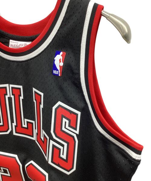 MITCHELL & NESS（ミッチェルアンドネス）MITCHELL & NESS (ミッチェルアンドネス) オルタネイトスウィングマンユニフォーム ブラック×レッド サイズ:Mの古着・服飾アイテム