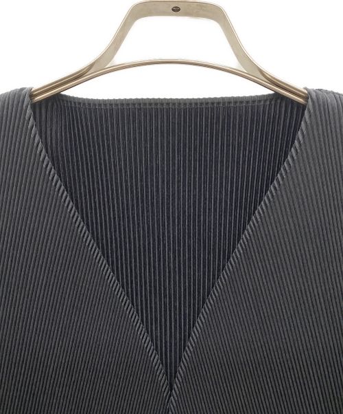ISSEY MIYAKE FETE（イッセイミヤケフェット）ISSEY MIYAKE FETE (イッセイミヤケフェット) プリーツカーディガン ブラック サイズ:02の古着・服飾アイテム