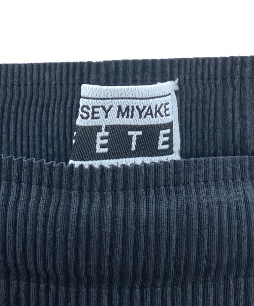 ISSEY MIYAKE FETE（イッセイミヤケフェット）ISSEY MIYAKE FETE (イッセイミヤケフェット) ペンシルプリーツロングスカート ブラック サイズ:3の古着・服飾アイテム