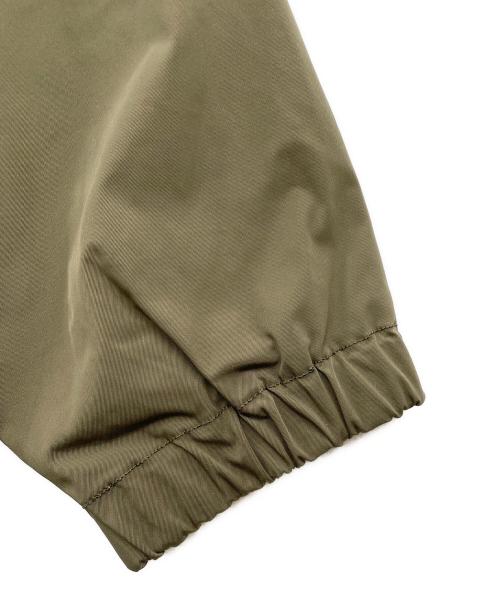 WHITE MOUNTAINEERING（ホワイトマウンテ二アニング）WHITE MOUNTAINEERING (ホワイトマウンテ二アニング) ウィンドストッパー コーチジャケット オリーブ サイズ:3の古着・服飾アイテム