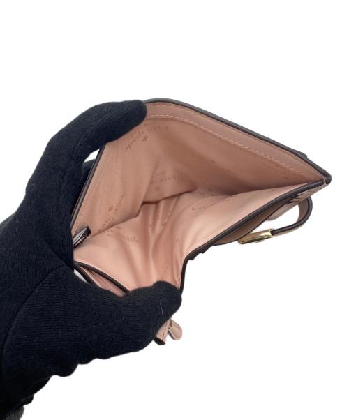 Kate Spade（ケイトスペード）Kate Spade (ケイトスペード) フィービー ターンロック ミディアム ウォレット ベージュ×ピンクの古着・服飾アイテム