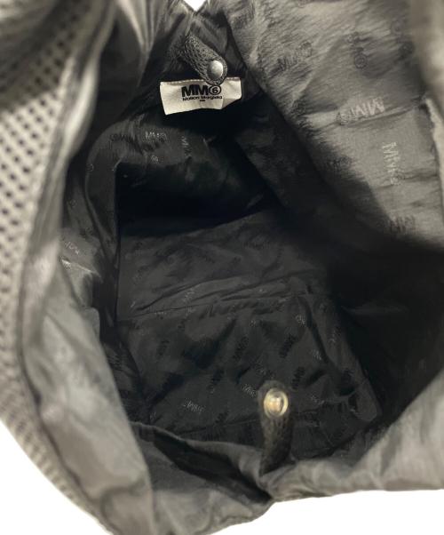 Maison Margiela（メゾンマルジェラ）Maison Margiela (メゾンマルジェラ) メッシュトライアングルバッグ MM6 ブラックの古着・服飾アイテム