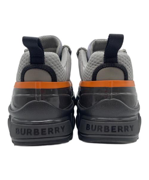 BURBERRY LONDON（バーバリーロンドン）BURBERRY LONDON (バーバリーロンドン) ARTHUR M STORY（アーサーエムストーリー）ダッドローカットスニーカー グレー サイズ:42の古着・服飾アイテム
