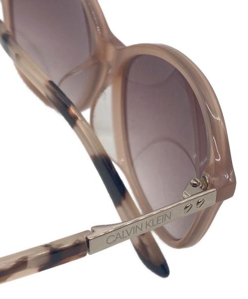 Calvin Klein（カルバンクライン）Calvin Klein (カルバンクライン) サングラス ベージュ サイズ:56□15 140の古着・服飾アイテム