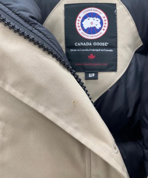 CANADA GOOSE（カナダグース）CANADA GOOSE (カナダグース) ダウンジャケット ベージュ サイズ:SIZE Sの古着・服飾アイテム