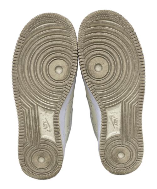 NIKE（ナイキ）NIKE (ナイキ) スニーカー アイボリー×ホワイト サイズ:27.5の古着・服飾アイテム