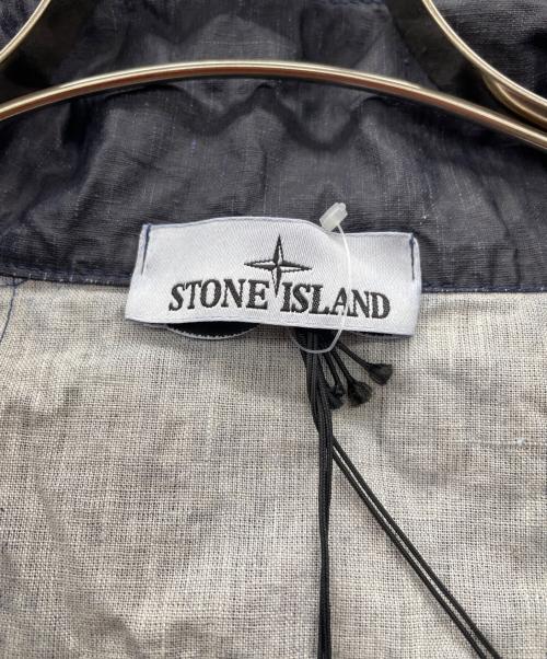 STONE ISLAND（ストーンアイランド）STONE ISLAND (ストーンアイランド) バッグロゴプリント フーデッドジャケット インディゴ サイズ:L 未使用品の古着・服飾アイテム