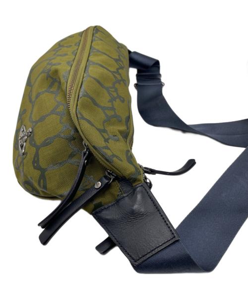 Vivienne Westwood（ヴィヴィアンウエストウッド）Vivienne Westwood (ヴィヴィアンウエストウッド) キャンバスストリートスタイルボディーバッグ オリーブ×ブラックの古着・服飾アイテム