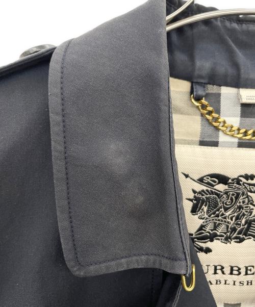 BURBERRY（バーバリー）BURBERRY (バーバリー) ケンジントン トレンチコート ネイビー サイズ:Ｍの古着・服飾アイテム