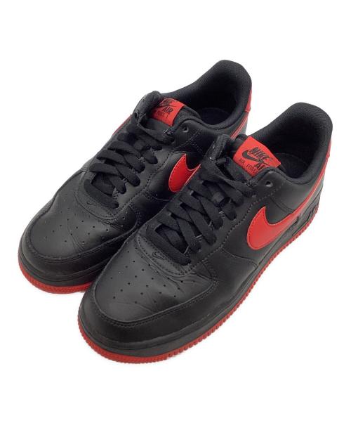 NIKE（ナイキ）NIKE (ナイキ) ナイキ エアフォース1 07 スニーカー ブラック×レッド サイズ:US 8の古着・服飾アイテム