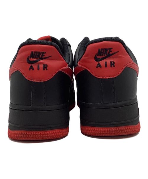 NIKE（ナイキ）NIKE (ナイキ) ナイキ エアフォース1 07 スニーカー ブラック×レッド サイズ:US 8の古着・服飾アイテム