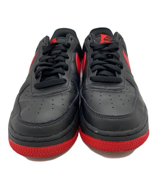 NIKE（ナイキ）NIKE (ナイキ) ナイキ エアフォース1 07 スニーカー ブラック×レッド サイズ:US 8の古着・服飾アイテム