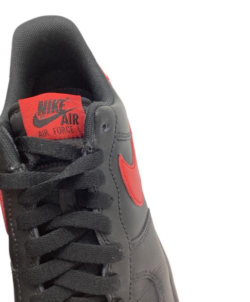 NIKE（ナイキ）NIKE (ナイキ) ナイキ エアフォース1 07 スニーカー ブラック×レッド サイズ:US 8の古着・服飾アイテム