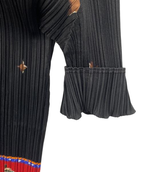 PLEATS PLEASE（プリーツプリーズ）PLEATS PLEASE (プリーツプリーズ) 薄手カーディガン レッド×ブラック サイズ:3の古着・服飾アイテム